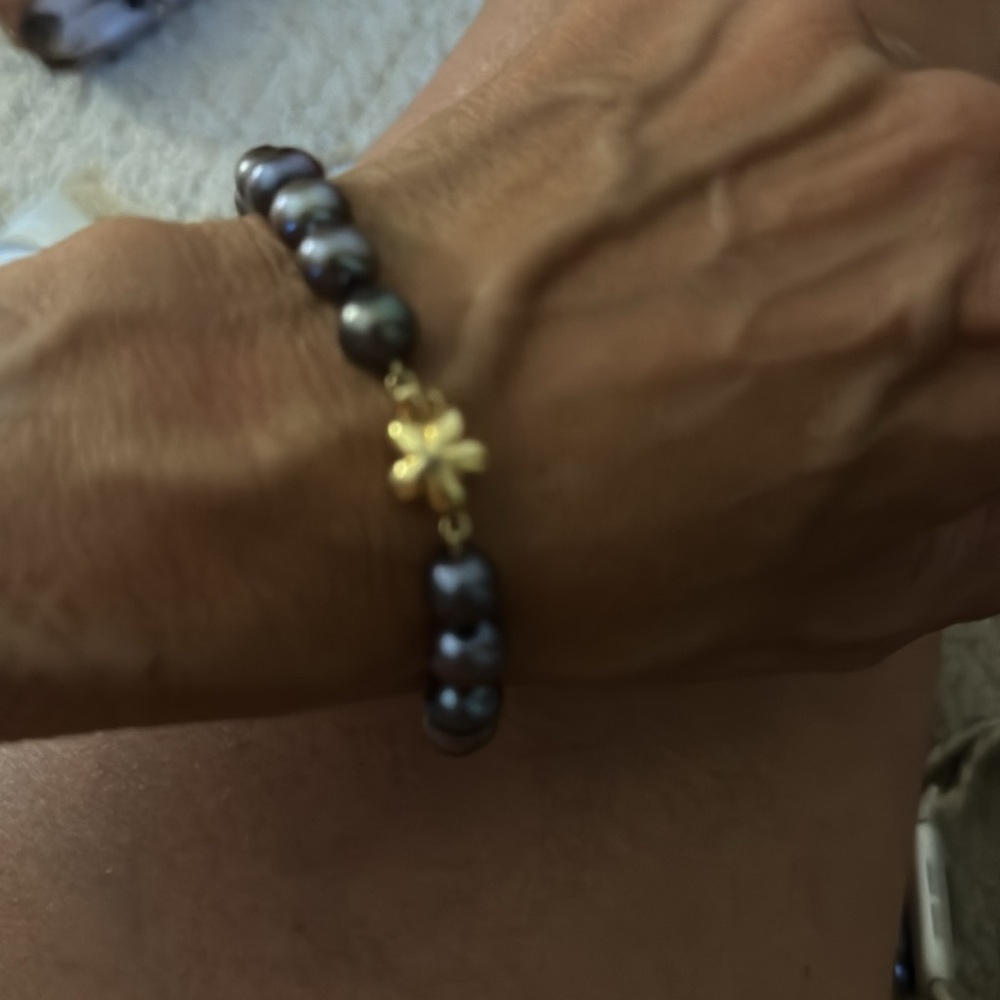 Elegant Black Pearl Bracelet